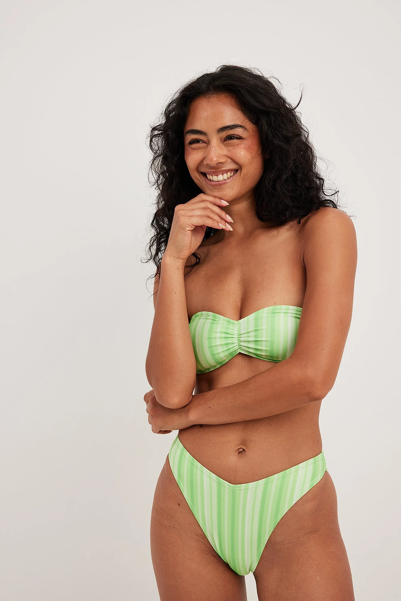Gestreiftes Bandeau-Bikini-Oberteil