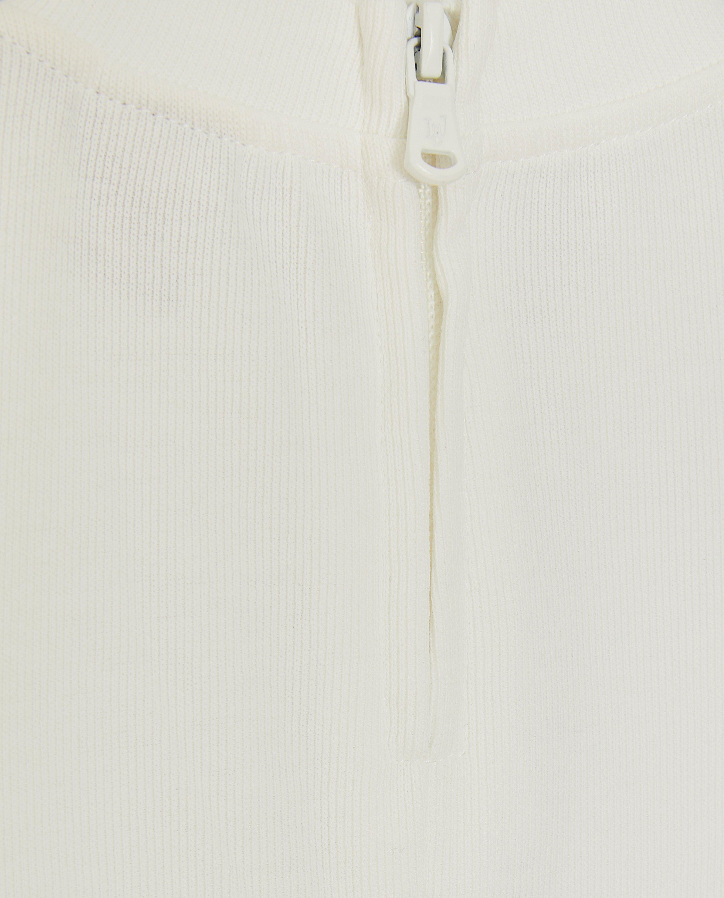 Indian Blue Jeans fehér felső finom bordázattal, világos bézs színben