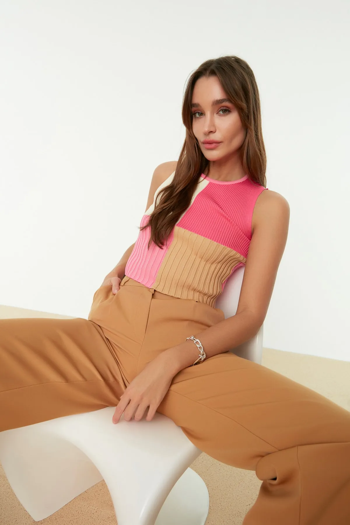 Trendyol Collection  Rosa Crop-Strickbluse mit Blockfarben TWOSS22BZ1003