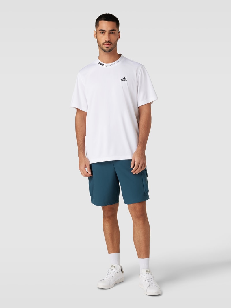 T-Shirt mit Label-Stitching in weiß