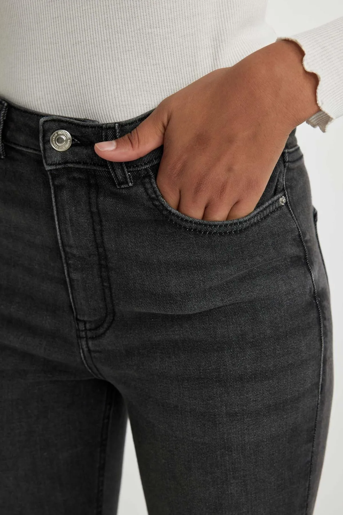 DeFacto  Skinny Fit Jeans mit hohem Bund und Röhrenjeans - Anna A6994ax23wn