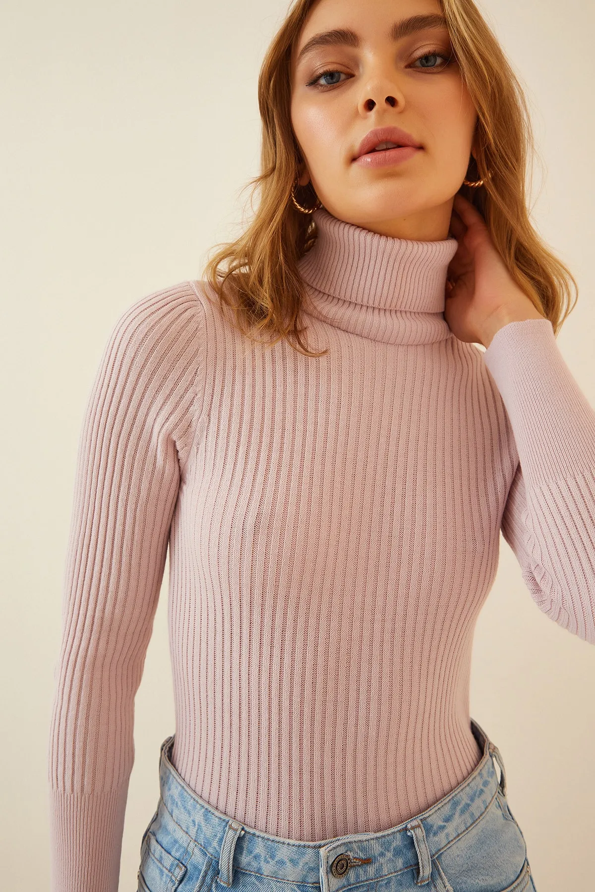 Happiness İstanbul  Rollkragenpullover aus schnurgebundenem Lycra in Pulverform für Damen DD01007