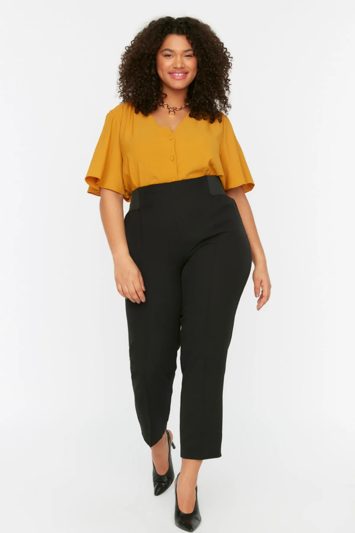 Trendyol Curve  Schwarze gewebte Hose mit elastischem Bund TBBSS22AR0020