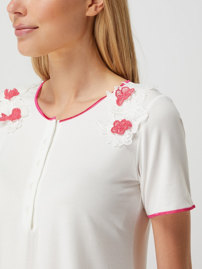 Pyjama mit floralen Aufnähern  in offwhite