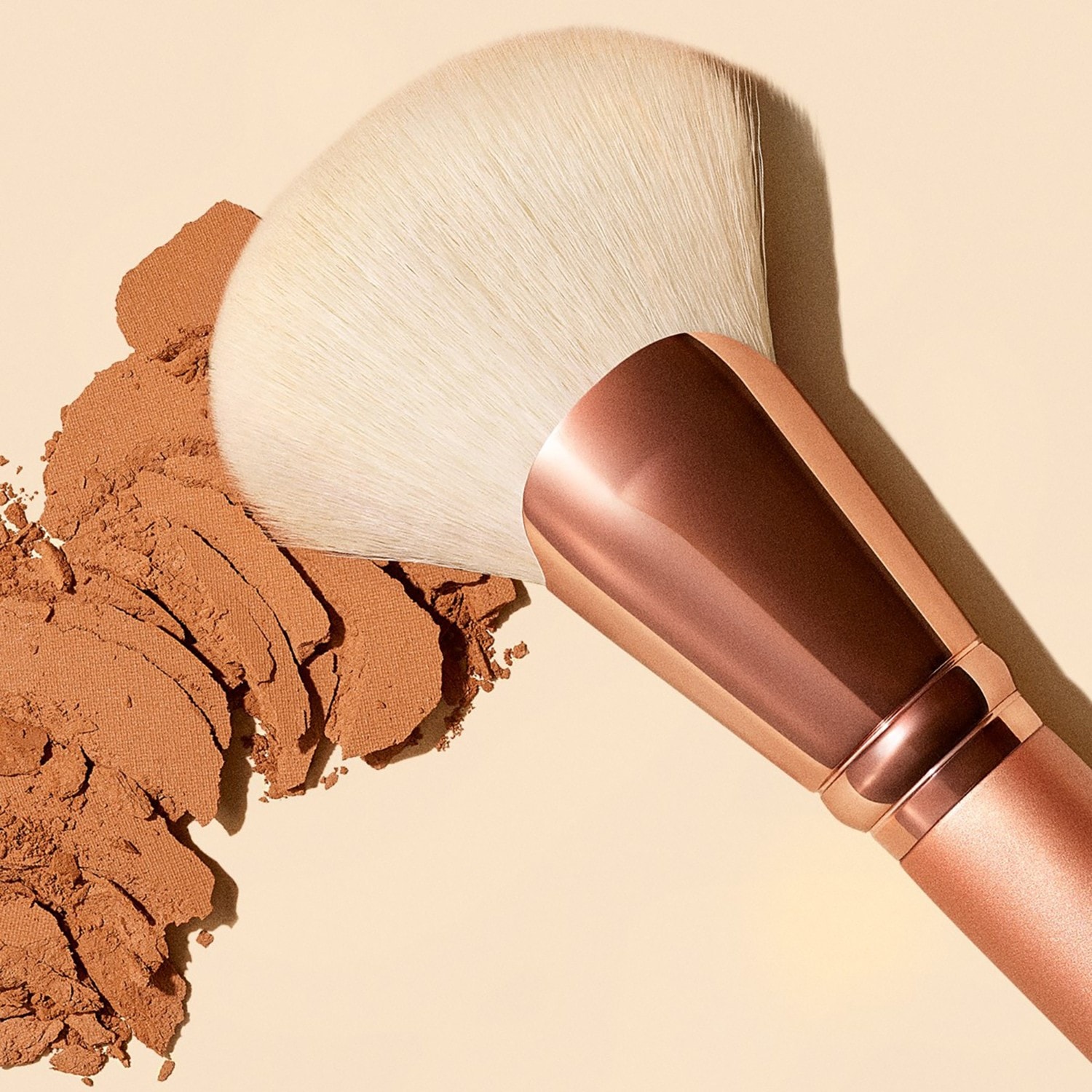 143S Bronzer Fan Brush