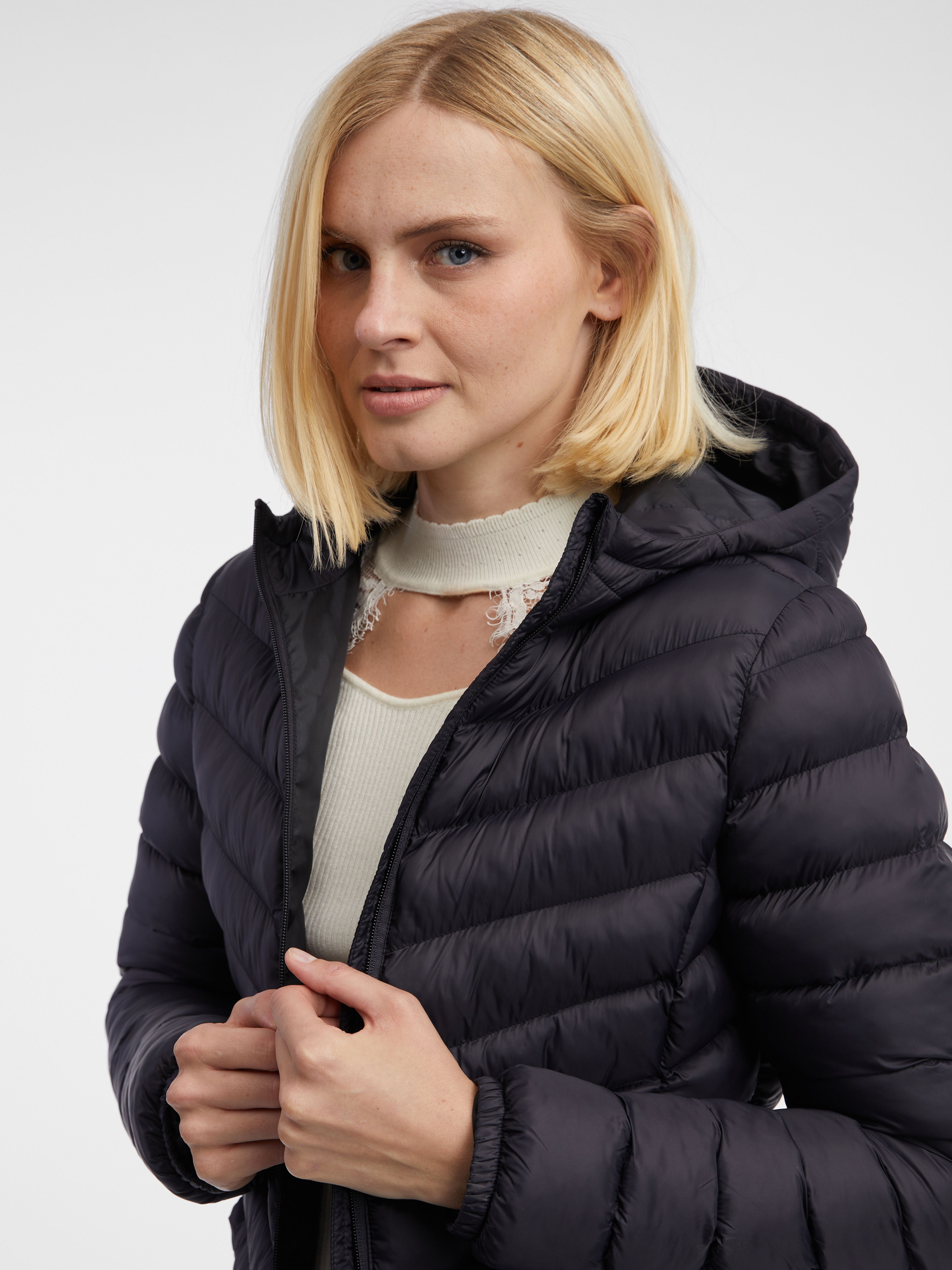 Schwarze Damen-Steppjacke ORSAY