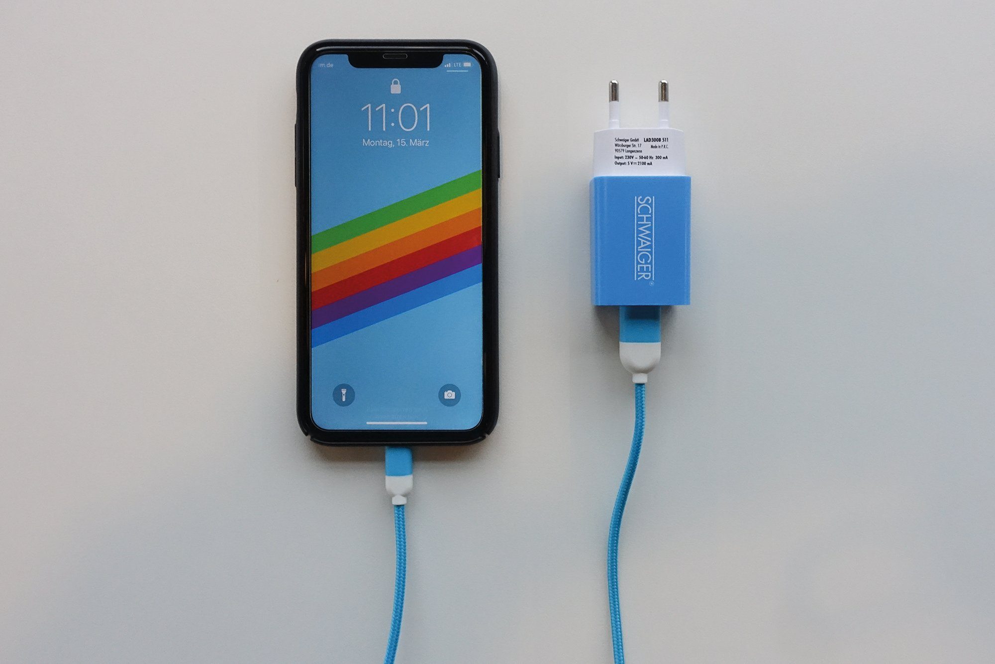 Schwaiger LAD300B 511 KFZ-Adapter Eurostecker zu USB 2.0 A Buchse, integriertes Multi-Schutz Sicherheitssystem