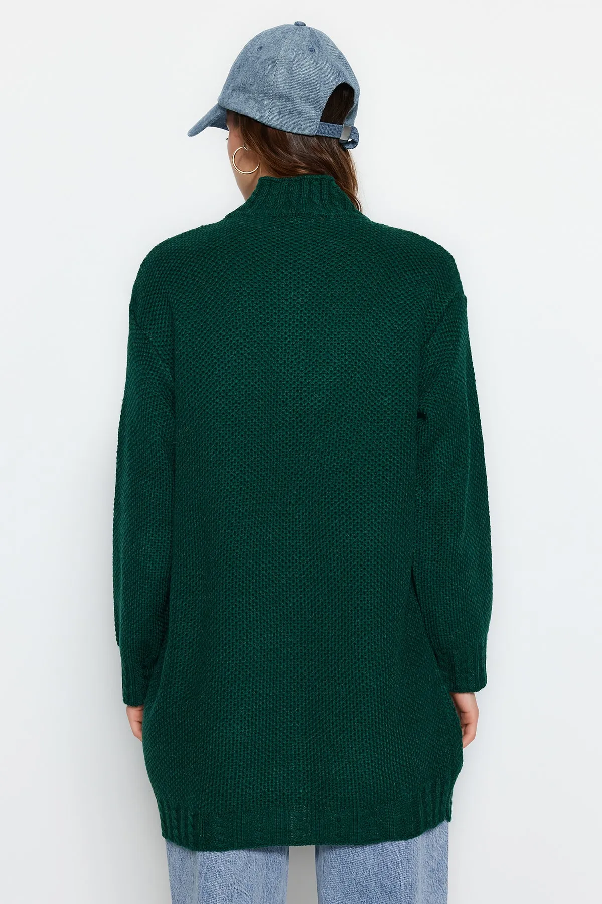 Trendyol Modest  Dunkelgrüner Strickpullover mit Strickmuster TCTAW24AK00056
