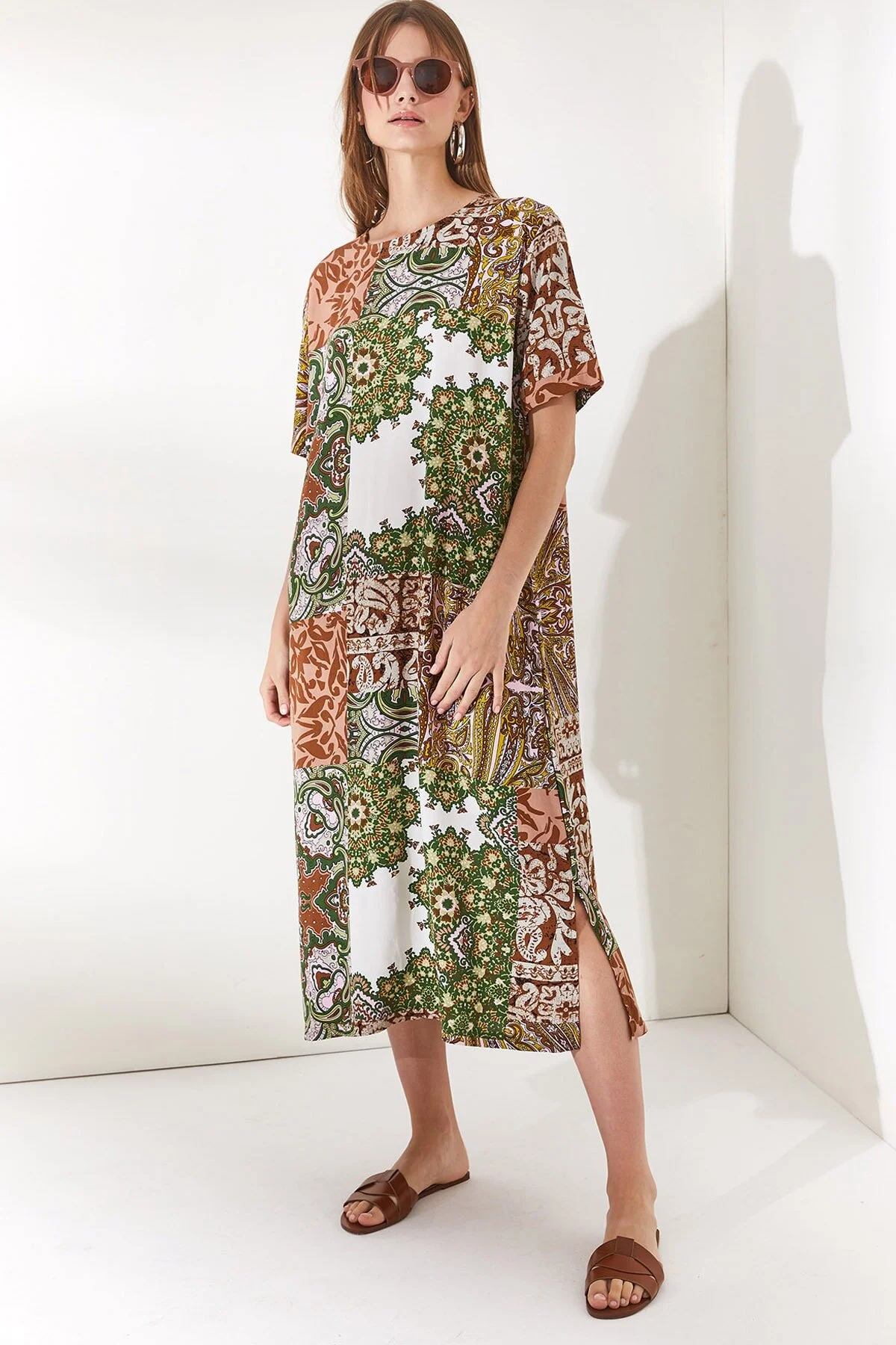 Olalook  Damen-Patch-Mehrfarbiges, seitlich geschlitztes Oversize-Baumwollkleid ELB-19001880