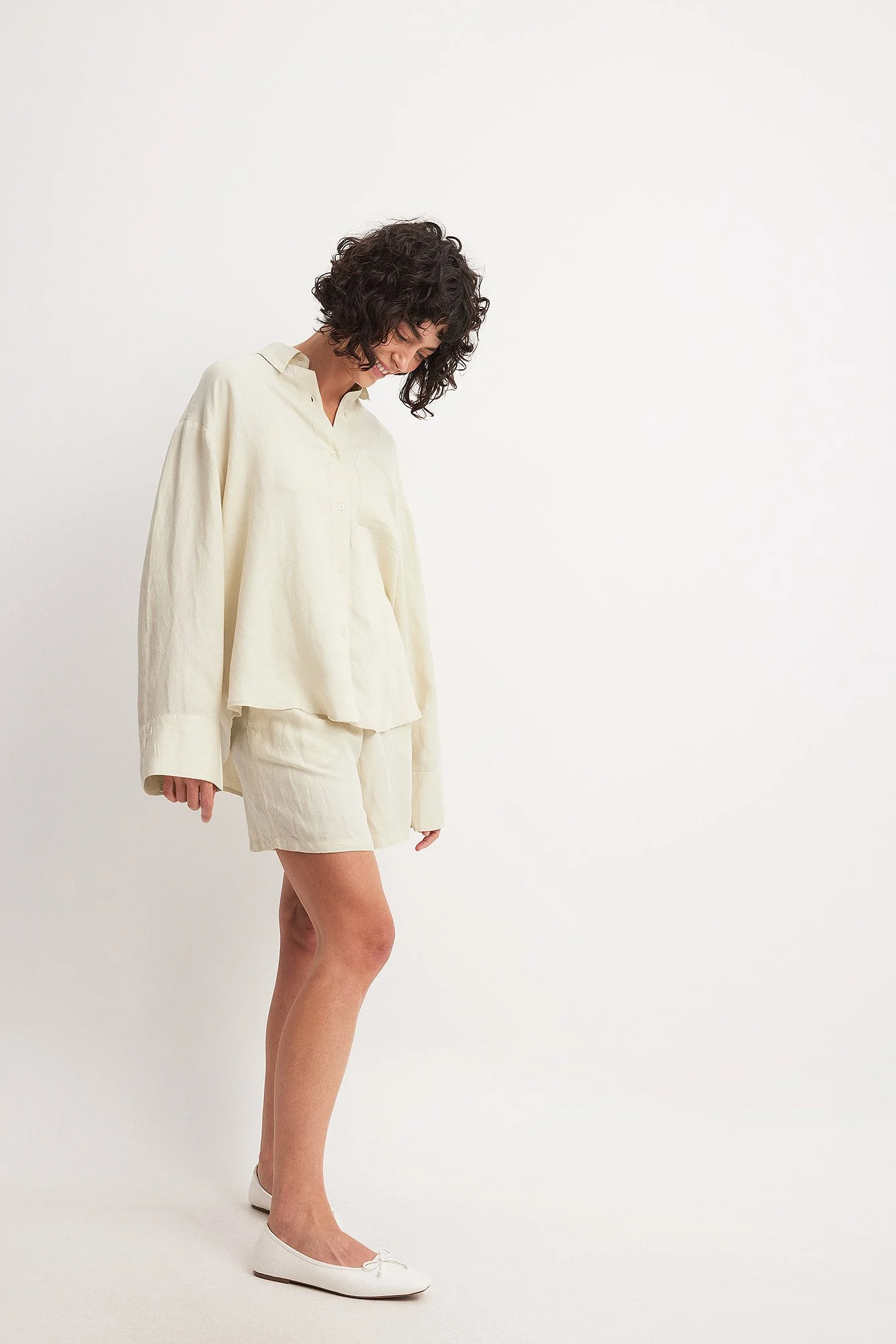 Weite Shorts mit halbhoher Taille aus Viskose-Mix
