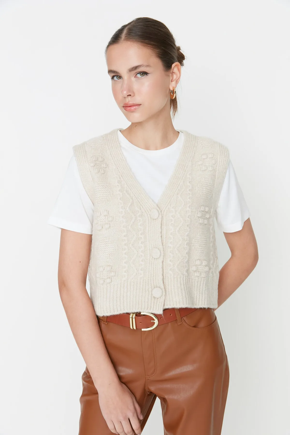 Trendyol Collection  Steinweicher strukturierter Strickpullover TWOAW22BZ0033