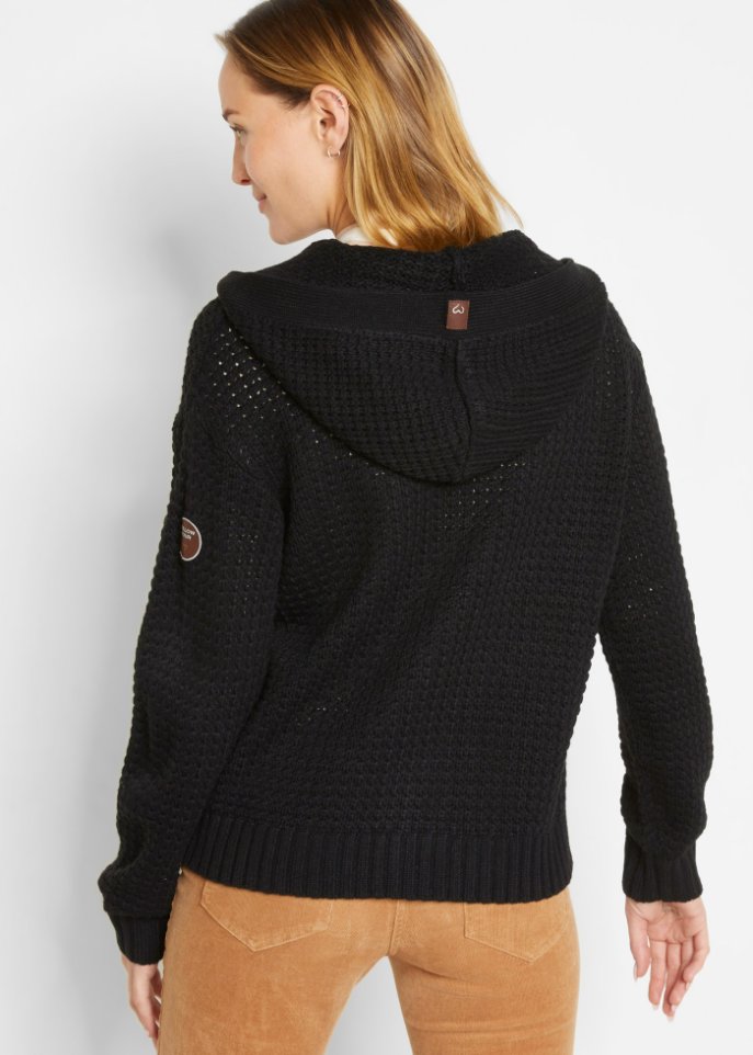 Strickjacke mit großen Knöpfen und Kapuze