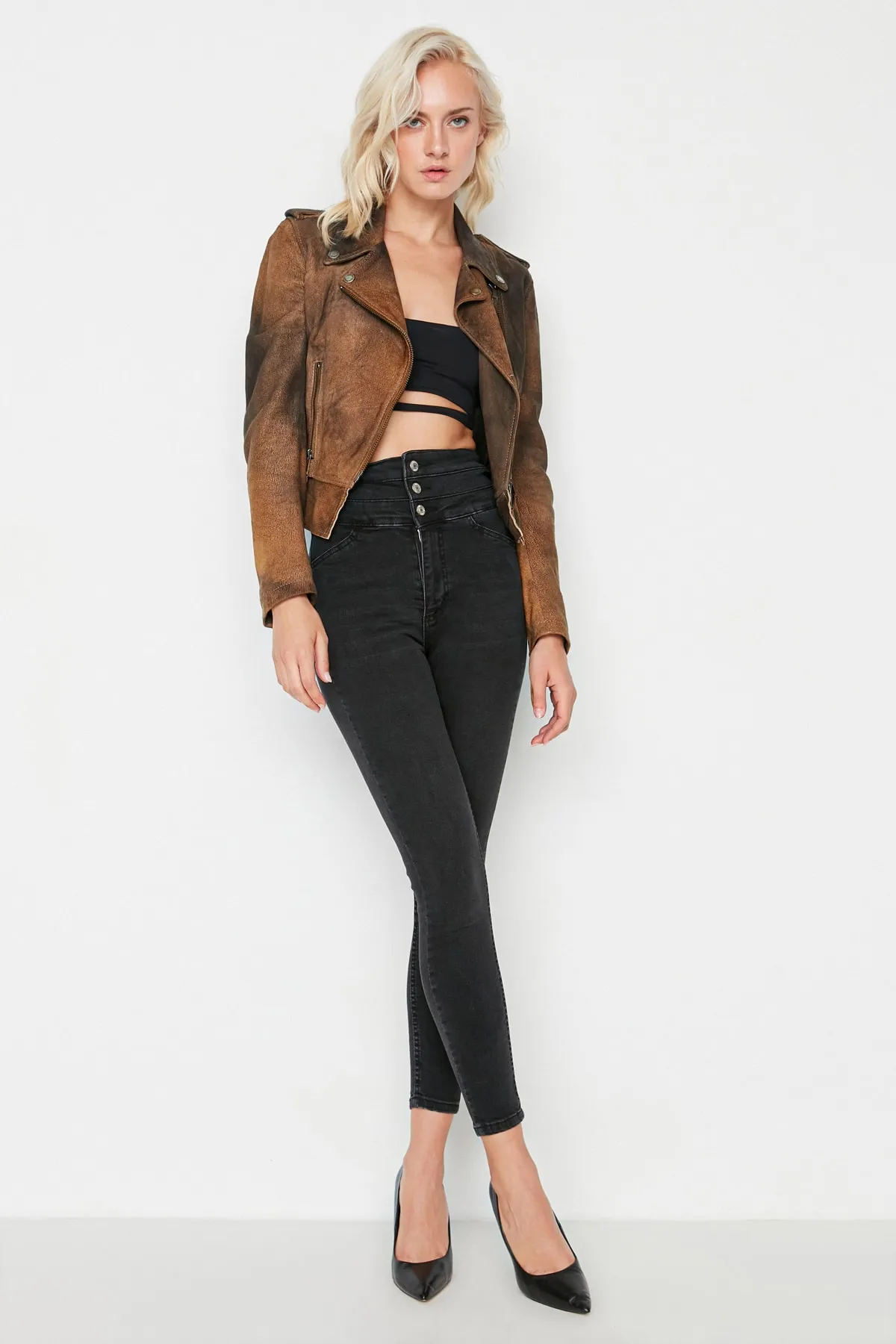Trendyol Collection  Schwarze Skinny Jeans mit hoher Taille und Detail TWOSS21JE0091