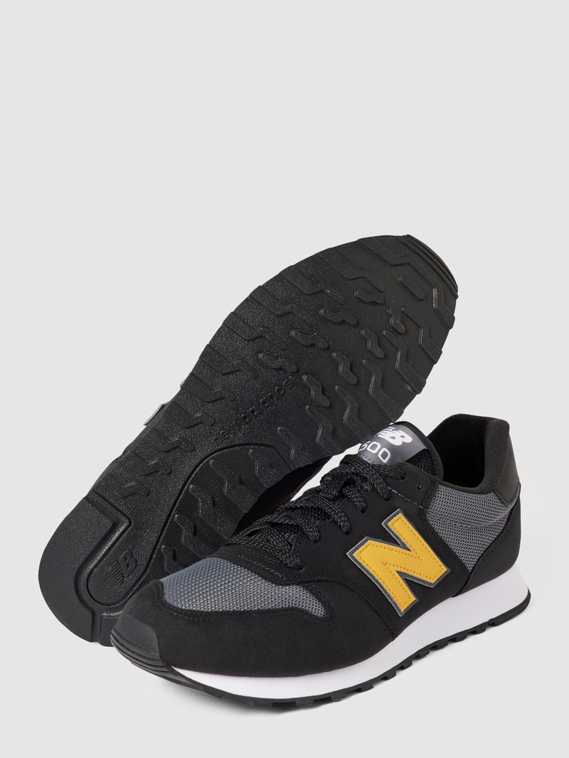 Sneaker mit Label-Details in schwarz