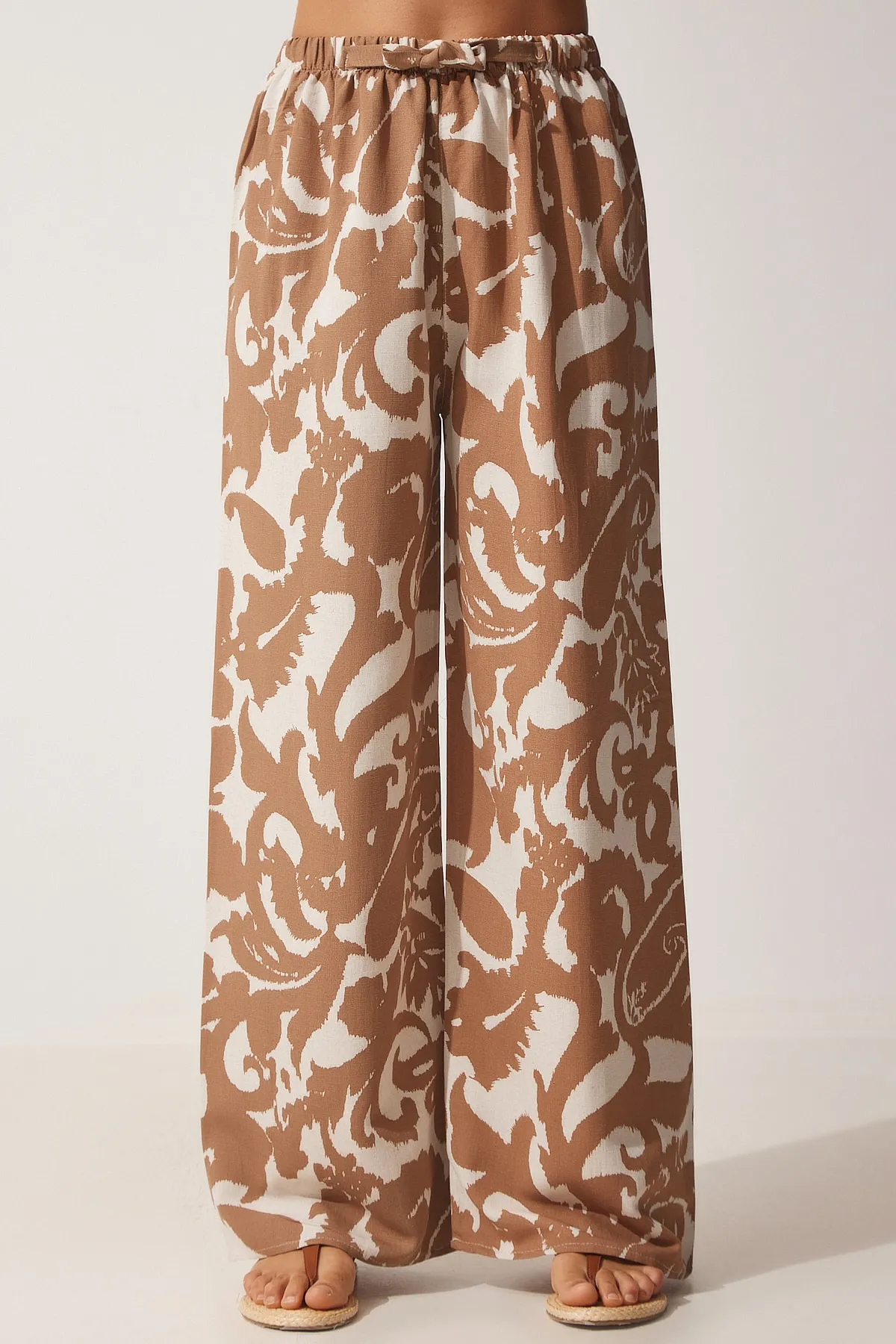 Happiness İstanbul  Braune, cremefarbene, geblümte Leinen-Palazzo-Hose für Damen BH00385