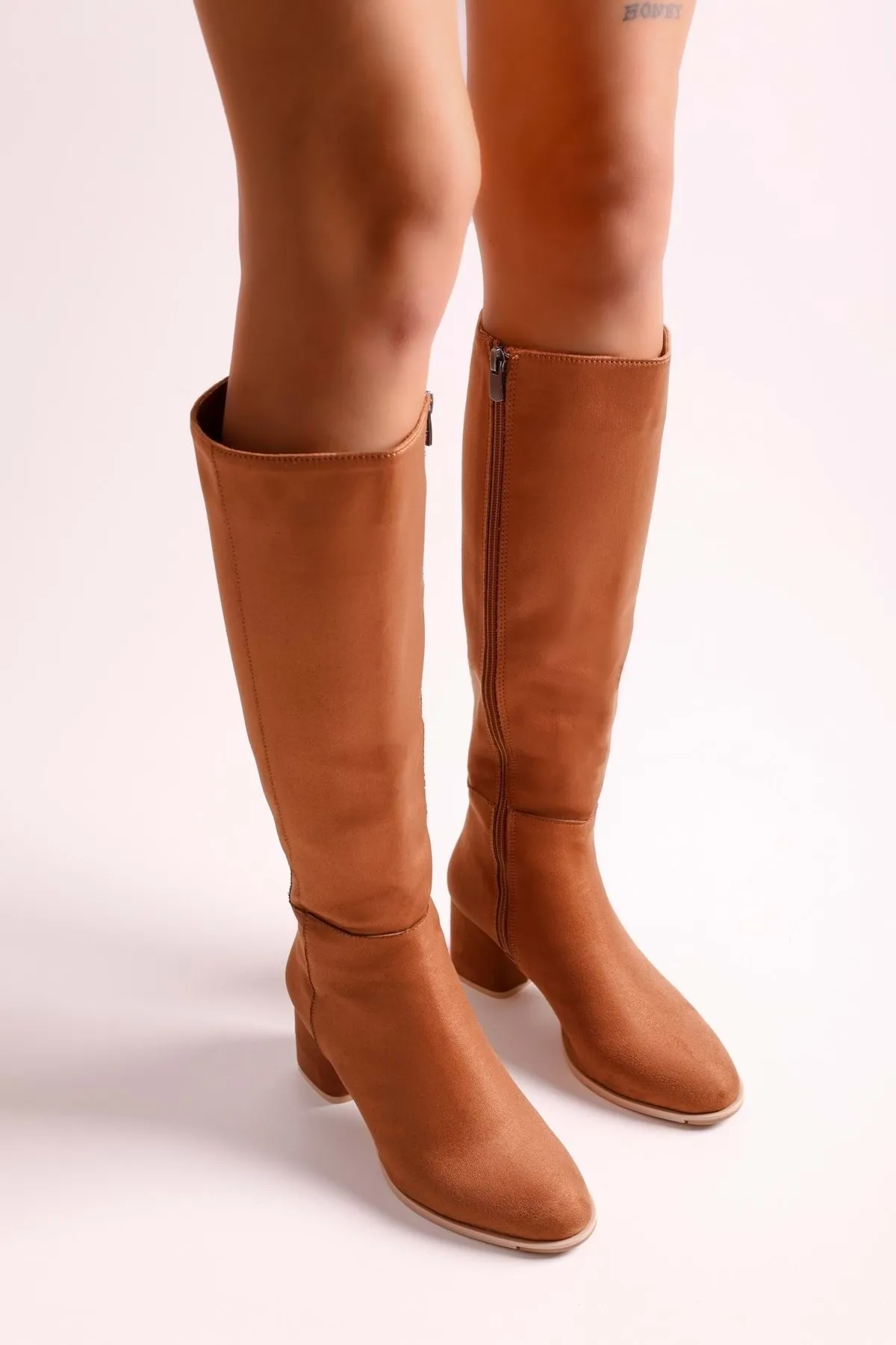 Shoeberry  Damenkiella Tan Wildleder-Stiefel mit Absatz Tan Wildleder