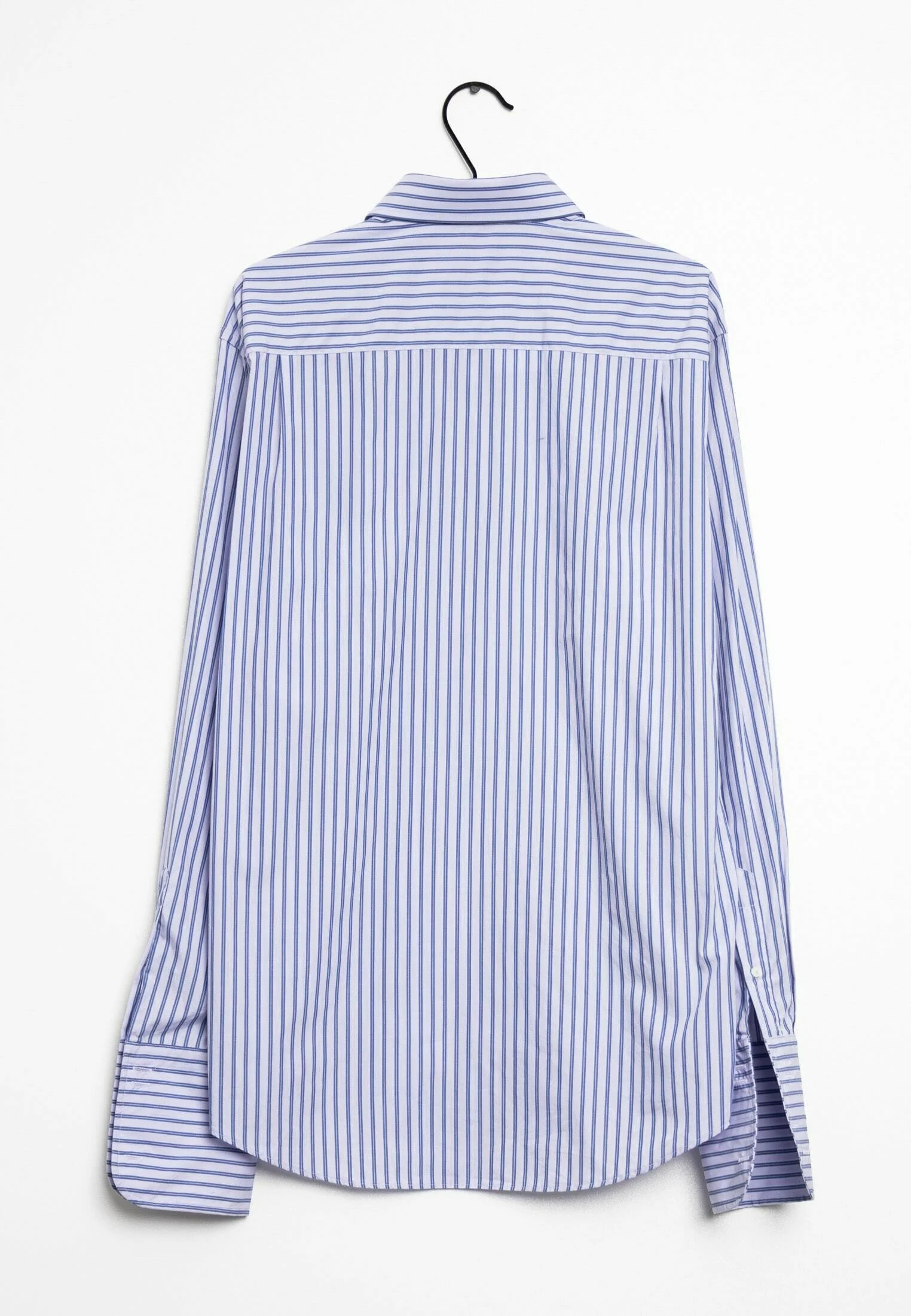 Próxima camisa elegante