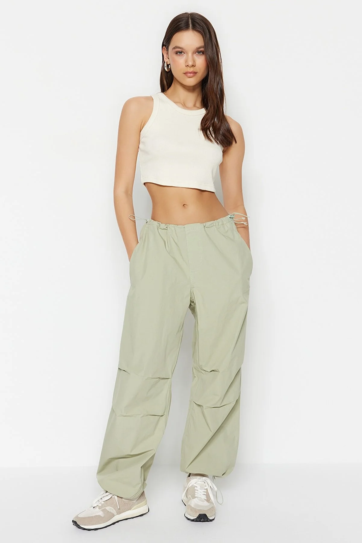 Trendyol Collection  Mint Stopped Fallschirmhose mit normaler Taille TWOAW23JE00738
