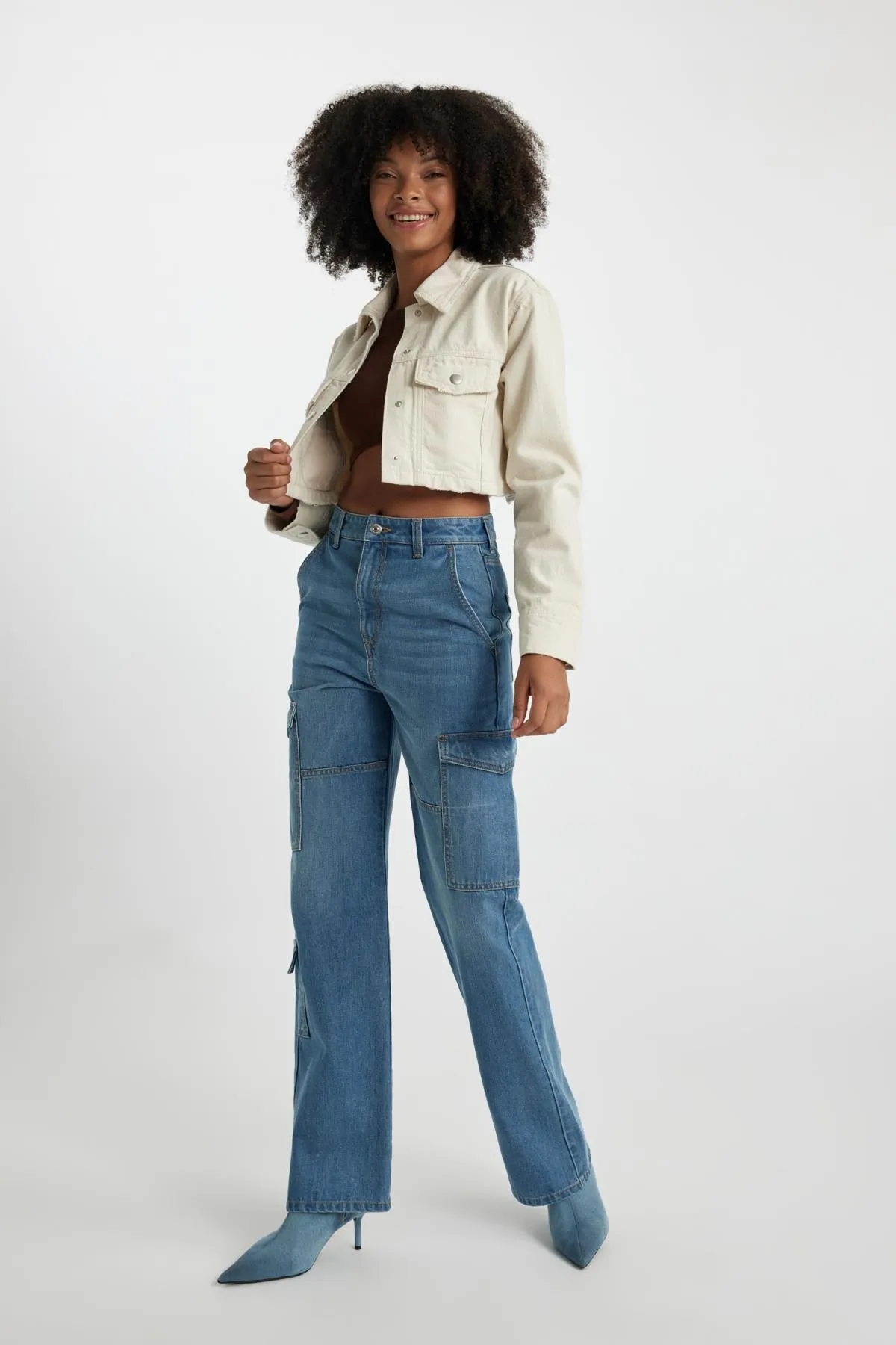 DeFacto  Kurze Gabardine-Hemdjacke im Oversize-Schnitt B4208ax23au