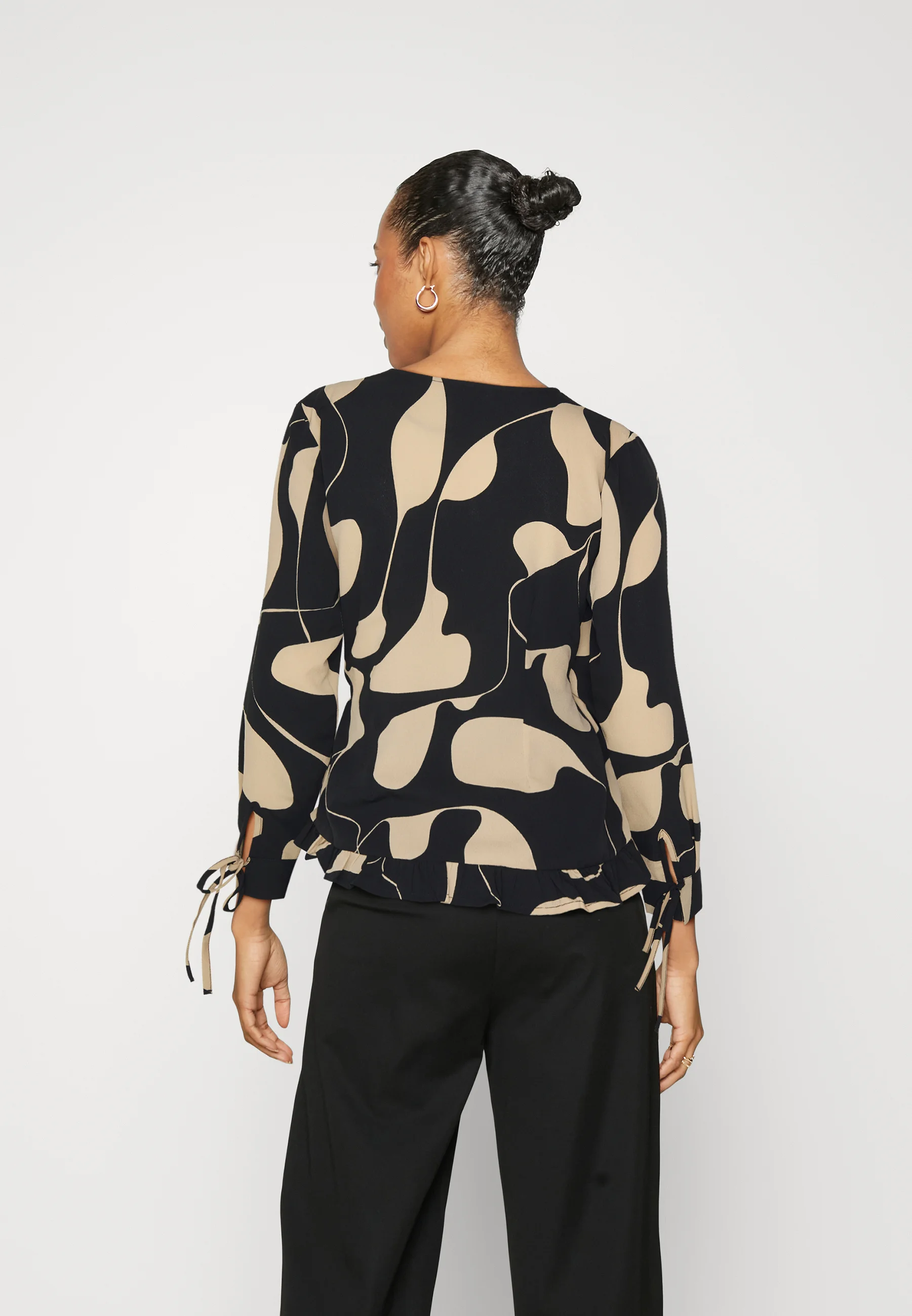 Blusa cruzada con volantes VMLYDIA de Vero Moda