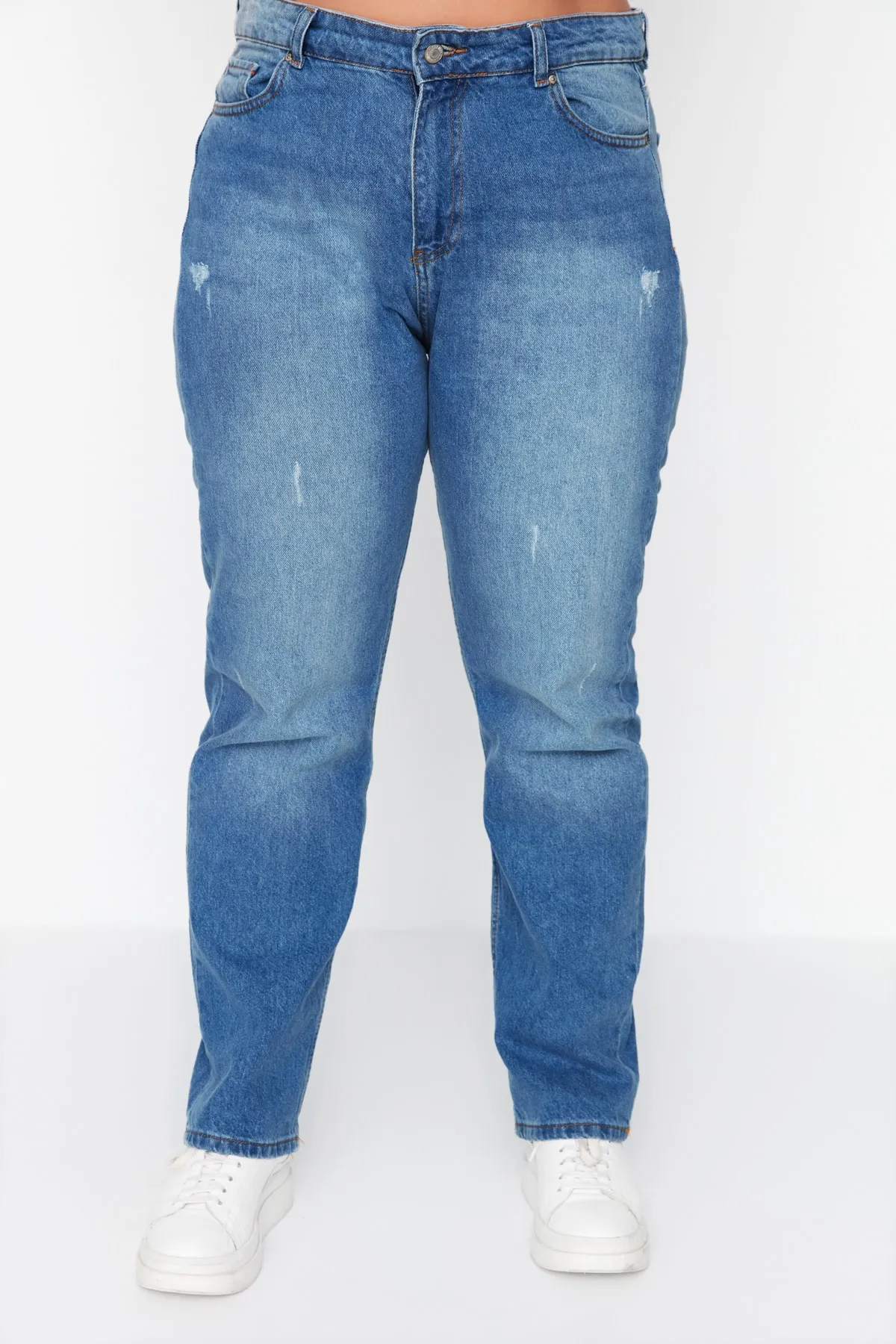 Trendyol Curve  Hellblaue Bootcut-Jeans mit hoher Taille TBBAW23CJ00011