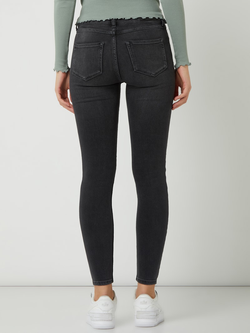 Skinny Fit Jeans mit Stretch-Anteil in schwarz