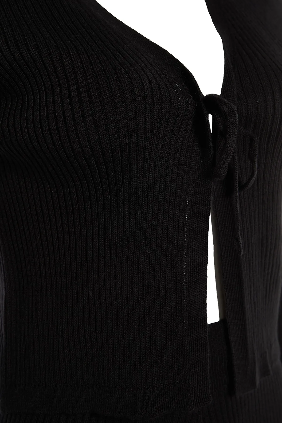 Trendyol Collection  Schwarzes, kurzes Strickoberteil und -unterteil-Set mit Spitzendetail TWOAW23AU00117