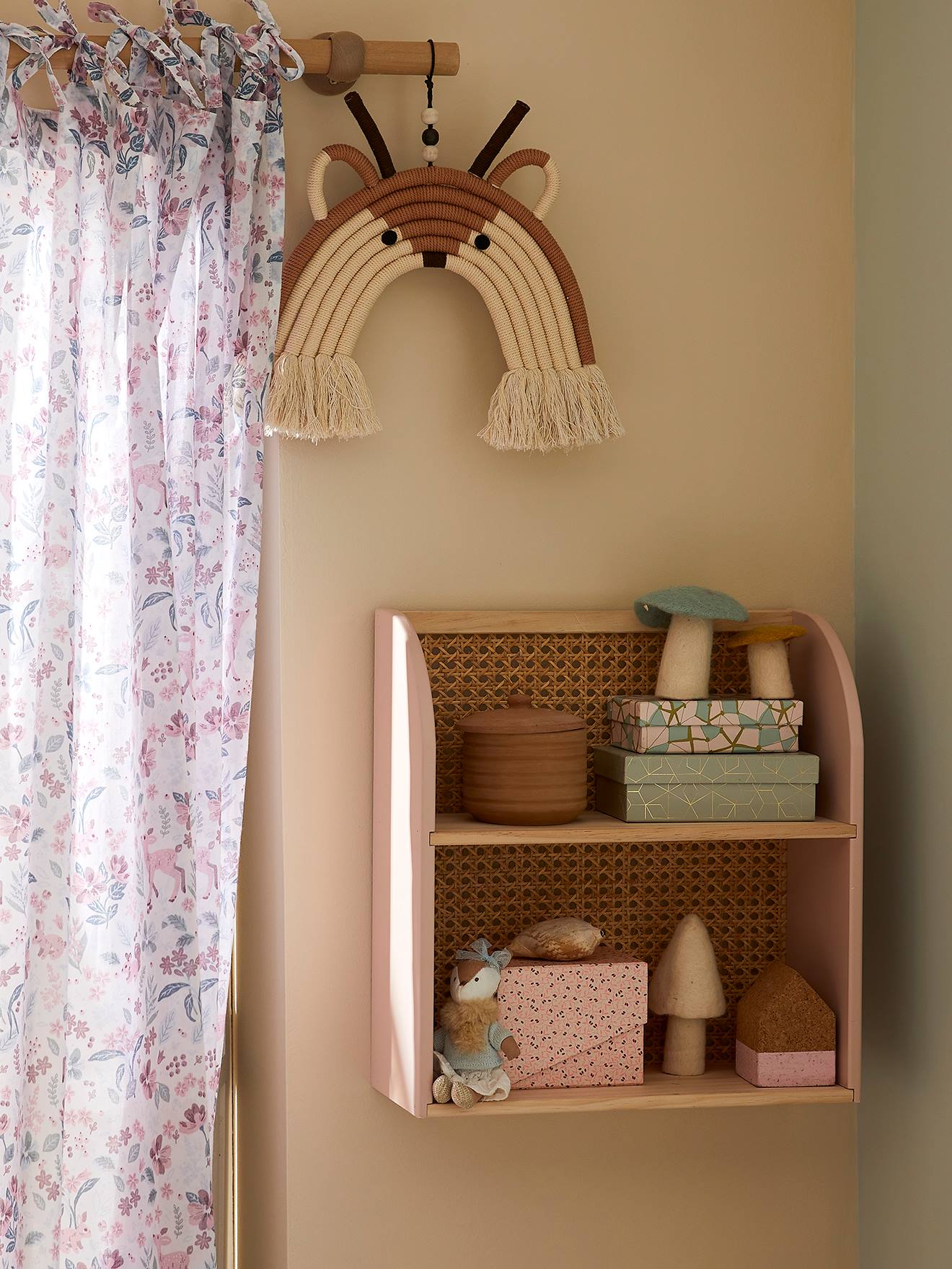 Vertbaudet Kinderzimmer Wandregal mit Rattan POESIE - rosa/natur