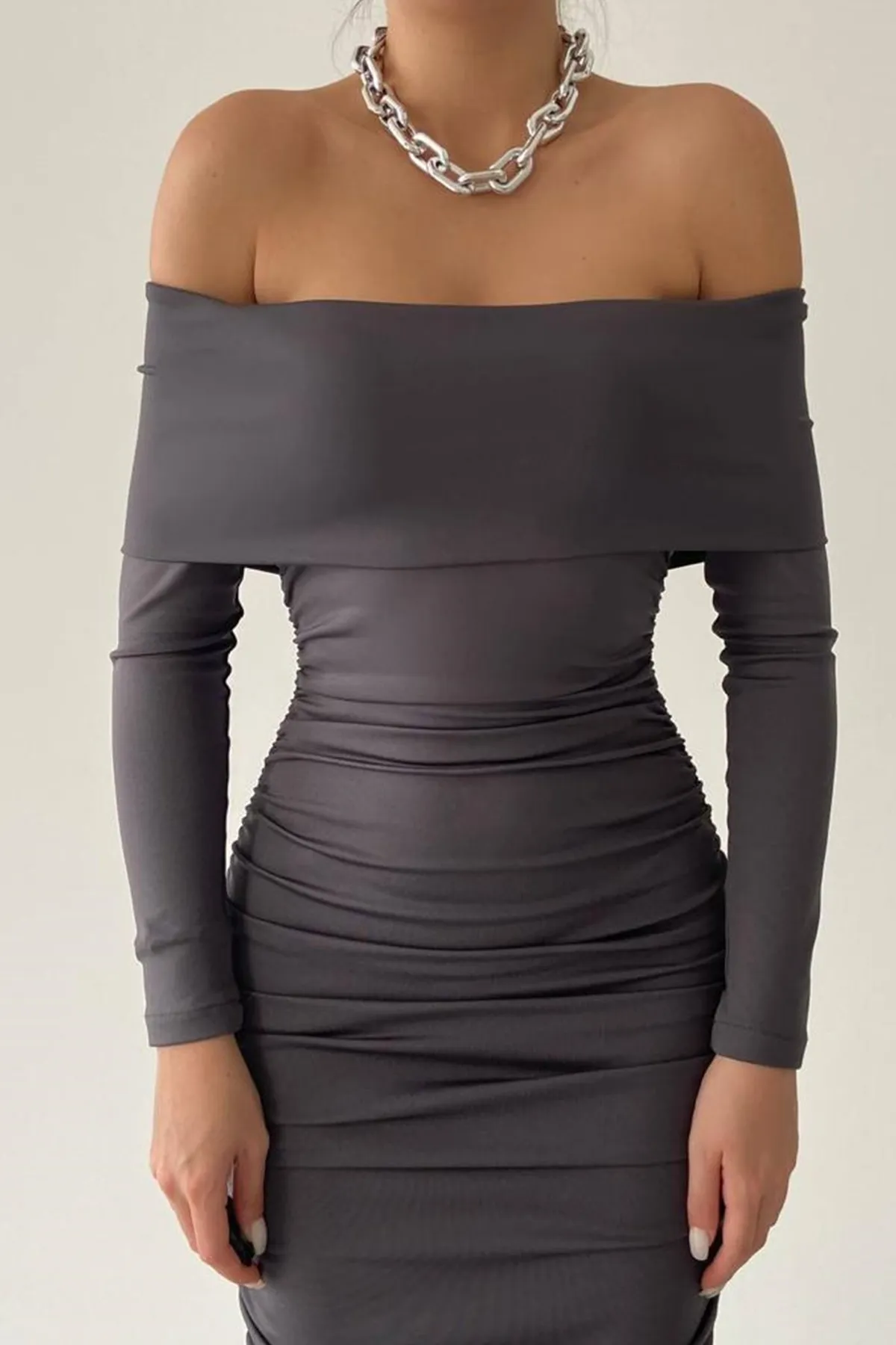 vuvutasarım  Flexibles, sandiges Stoffkleid, trägerloser Kragen, Midilänge, Bleistiftschnitt, langärmliges Anthrazitkleid 189