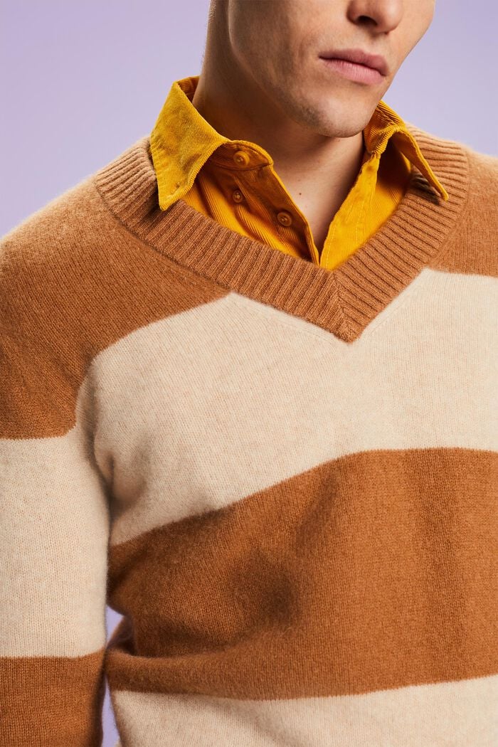 Kaschmirpullover mit Rugbystreifen und V-Ausschnitt