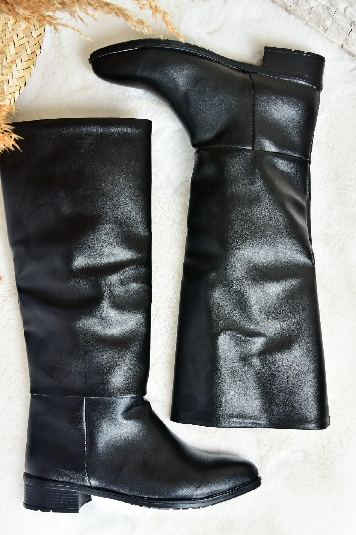 Fox Shoes  Schwarze Daily-Damenstiefel mit flacher Sohle L726600909