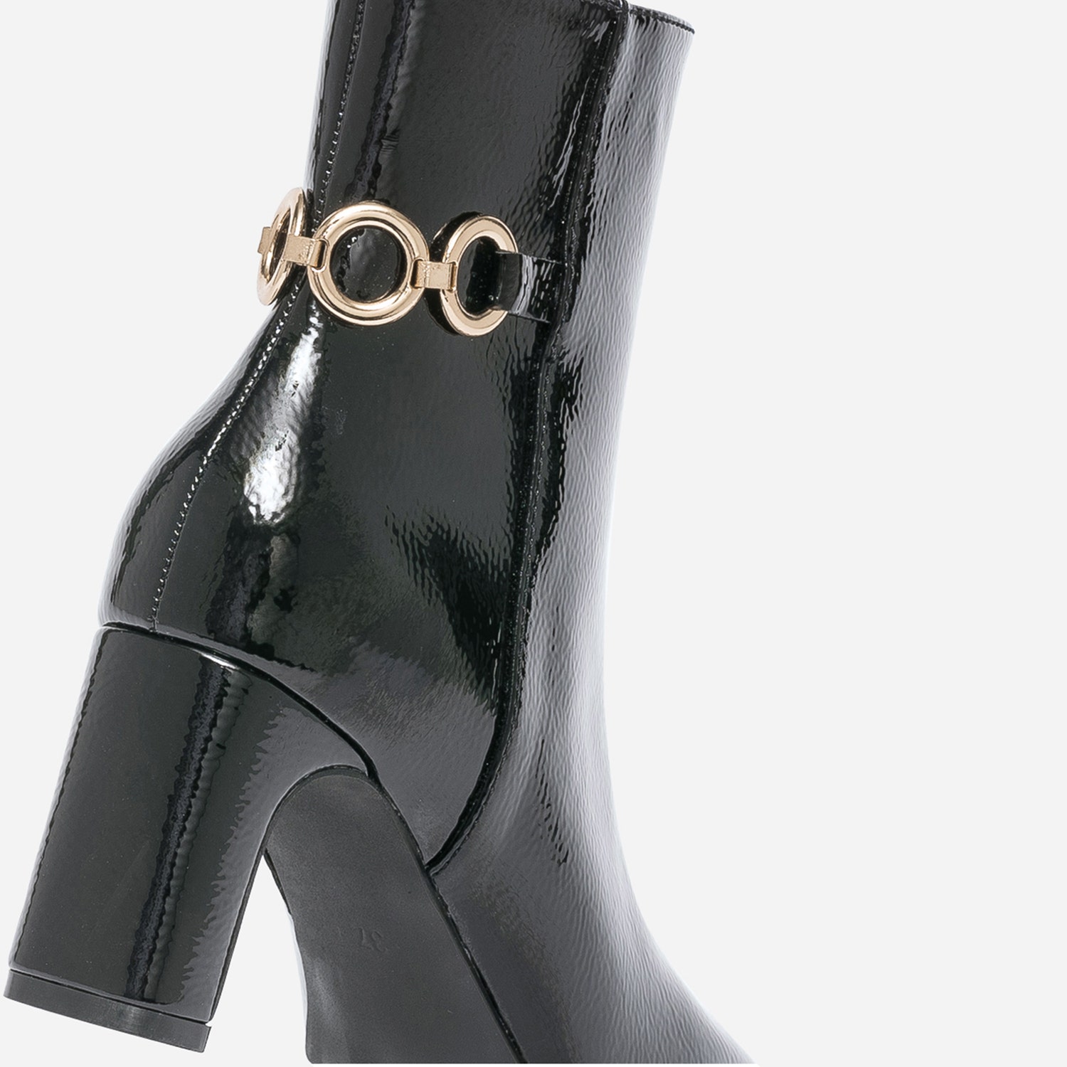 Boots noir verni avec chaîne-anneaux