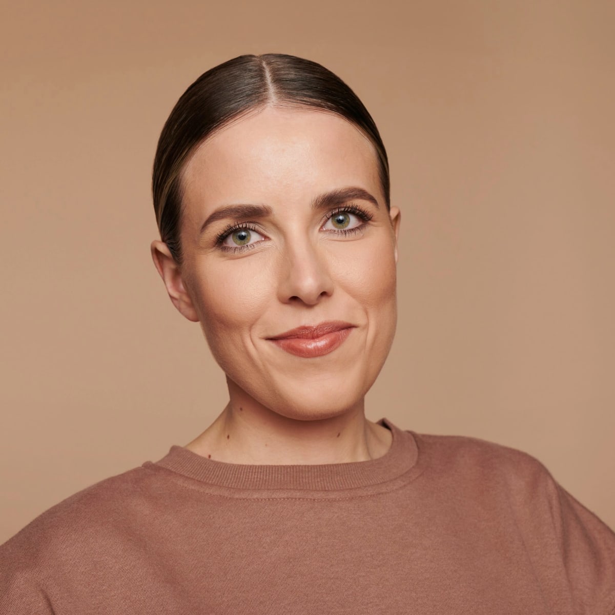 Foundation Liquid HD Coverage 40 Warm Beige, 30 ml