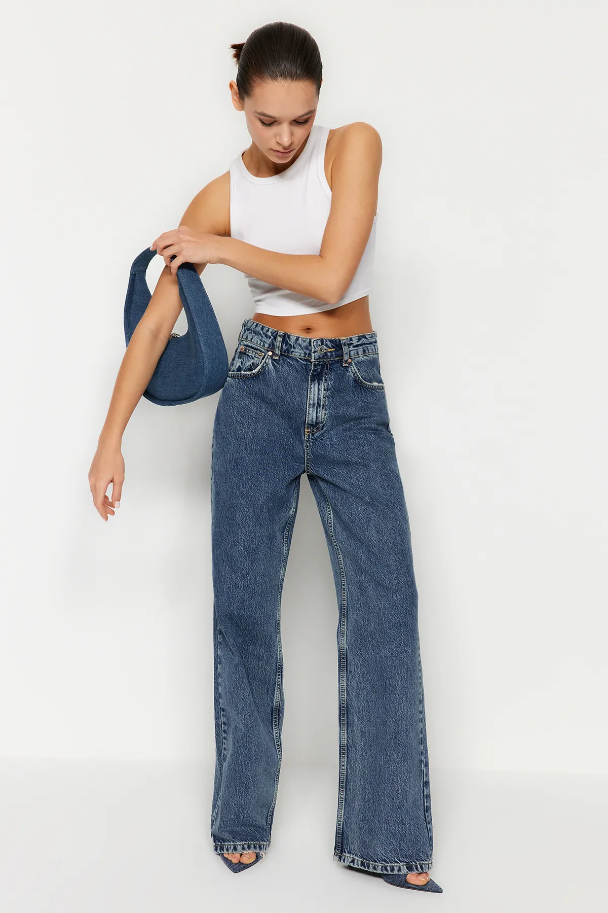 Trendyol Collection  Blaue Jeans mit hoher Taille und weitem Bein TWOSS24JE00018