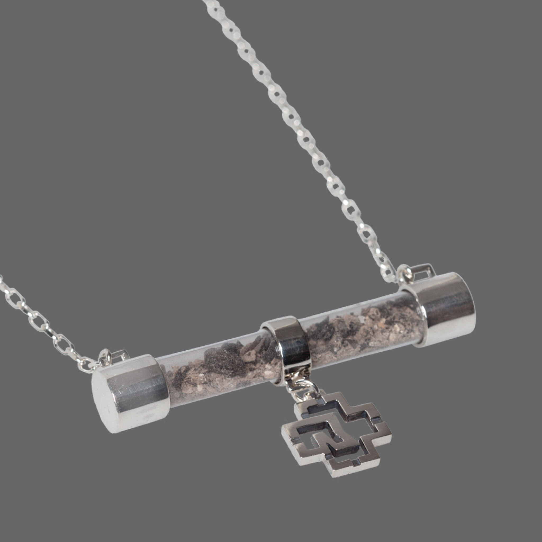 Anhänger ”Asche” mit Kette