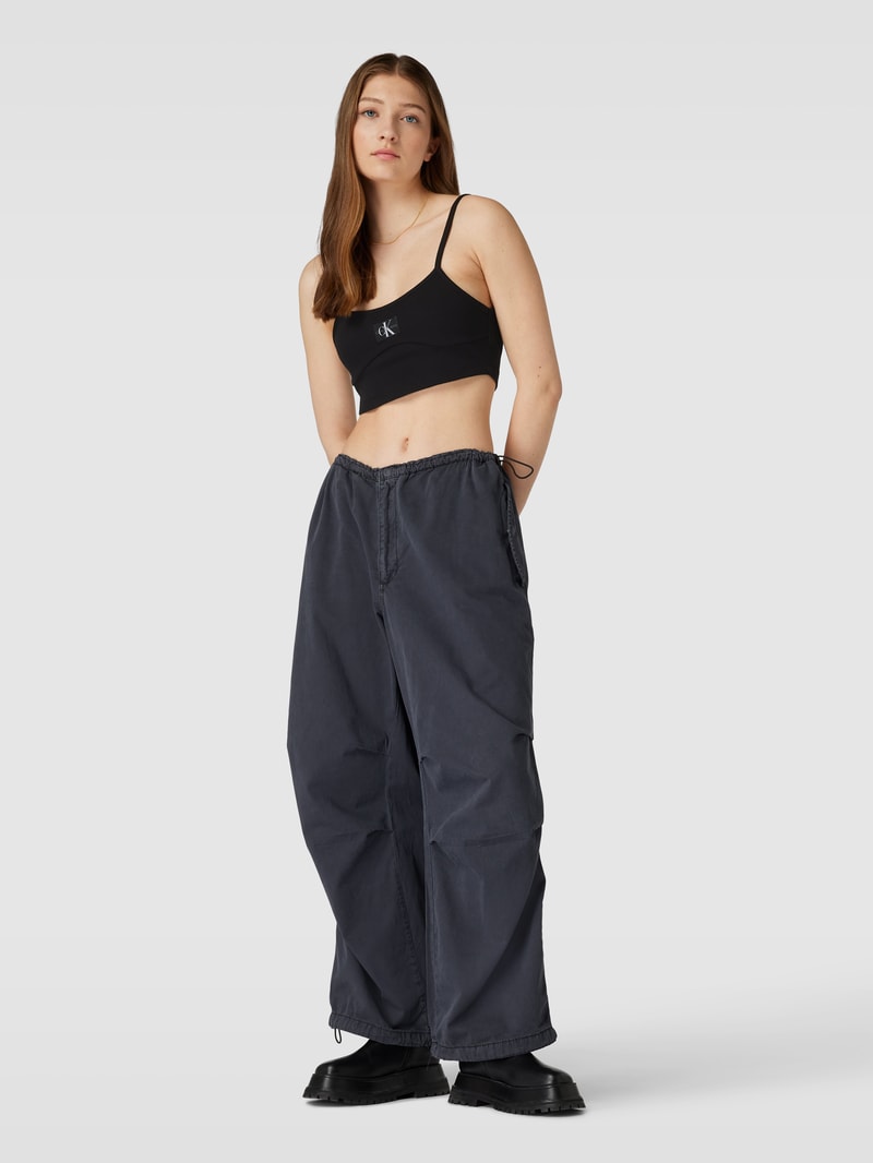 Bralette-Top mit Label-Patch in black