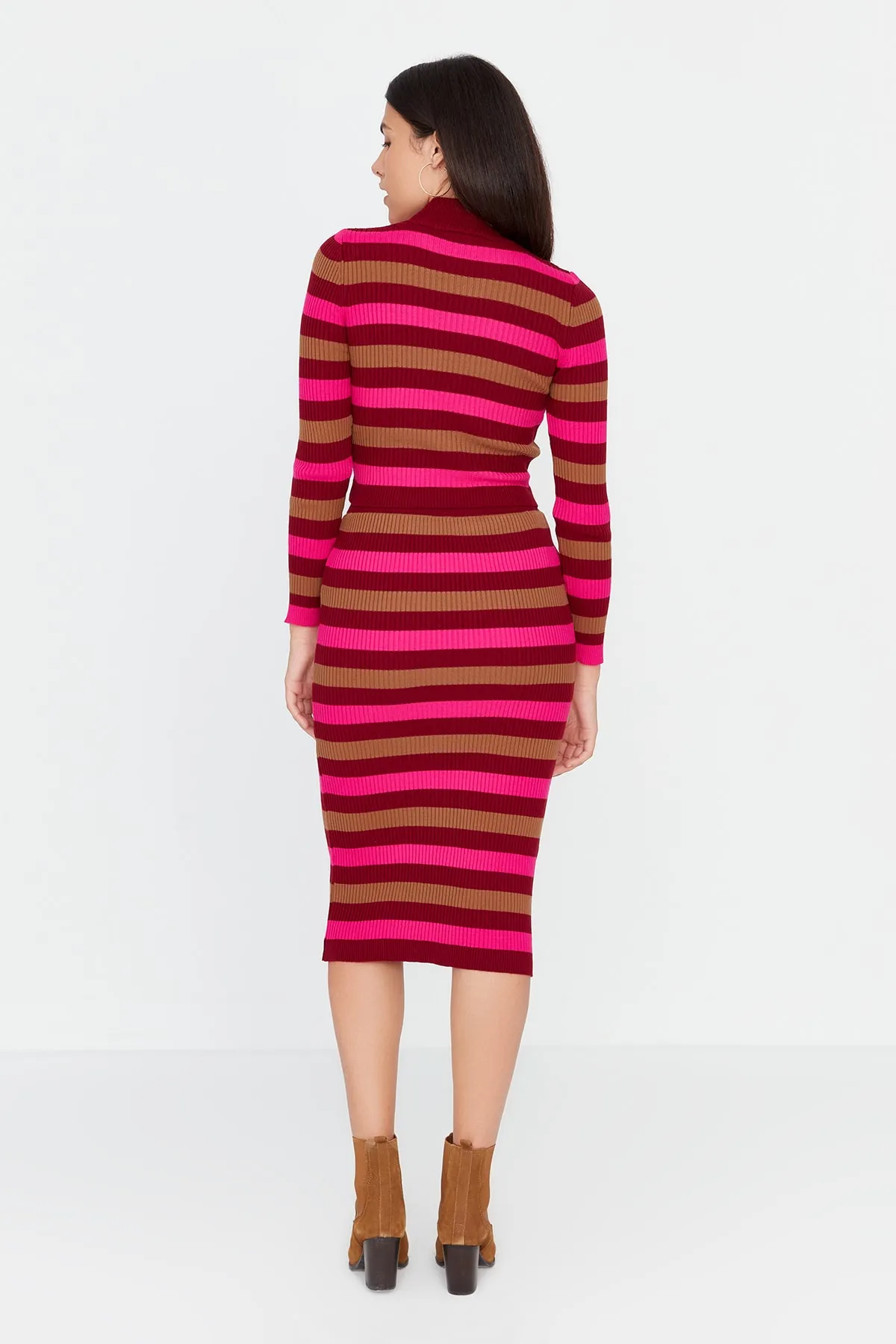 Trendyol Collection  Bordeauxrotes Strickoberteil und -unterteil im Blockfarbendesign TWOAW23AU00213