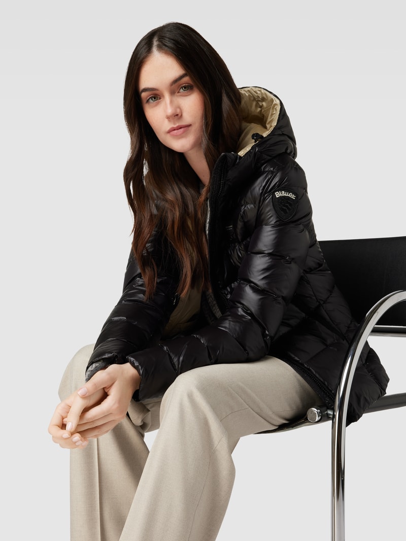 Jacke mit Label-Patch in schwarz