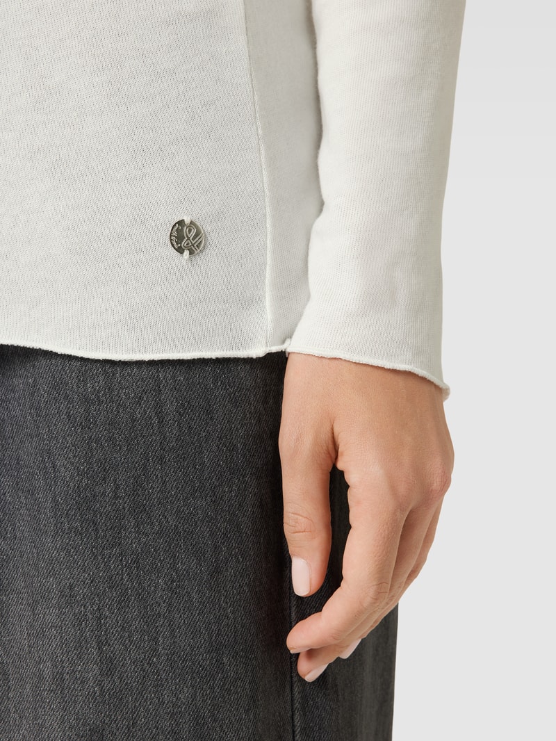 Longsleeve mit Label-Applikation in offwhite