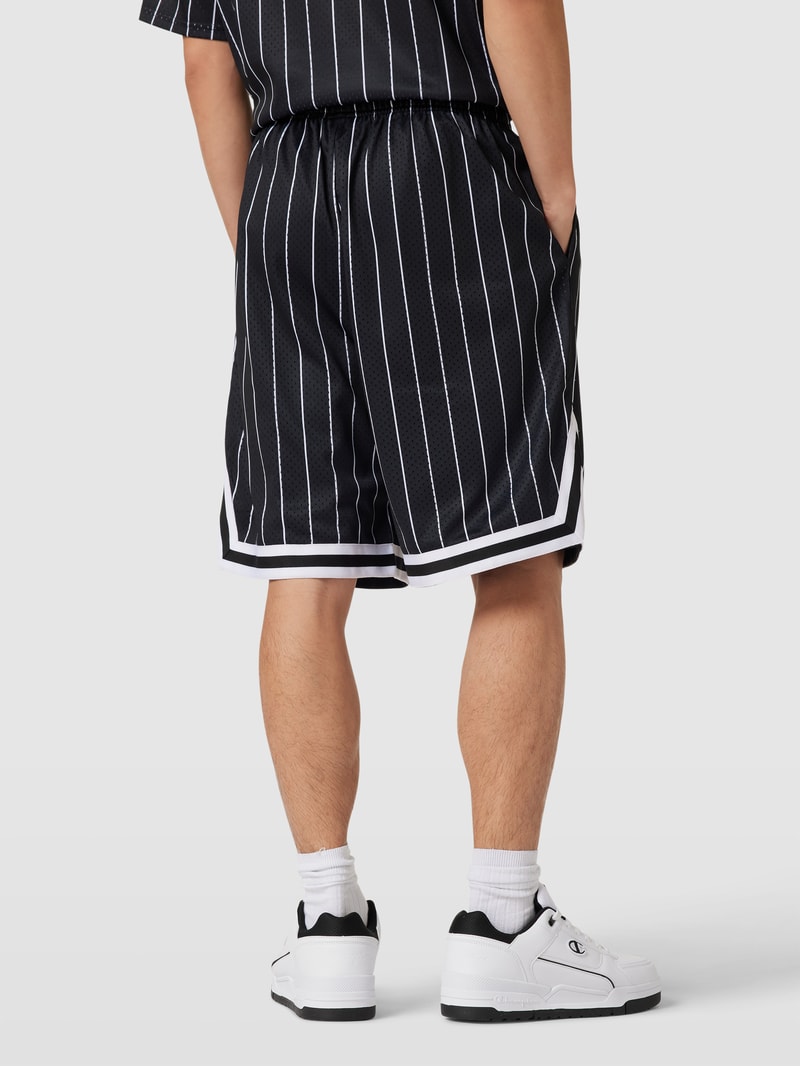 Sweatshorts mit Label-Patch Modell 'Varsity' in schwarz