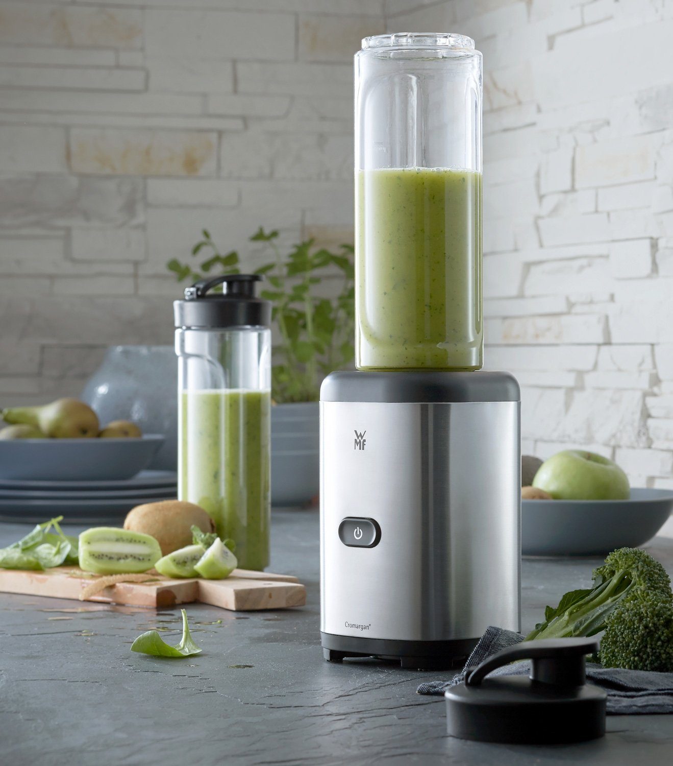 WMF Standmixer KULT, Cromargan Edelstahl 18/10, Kunststoff, 300,00 W, 4-flügliches Edelstahlmesser, inkl. Mixbehälter und Trinkdeckel