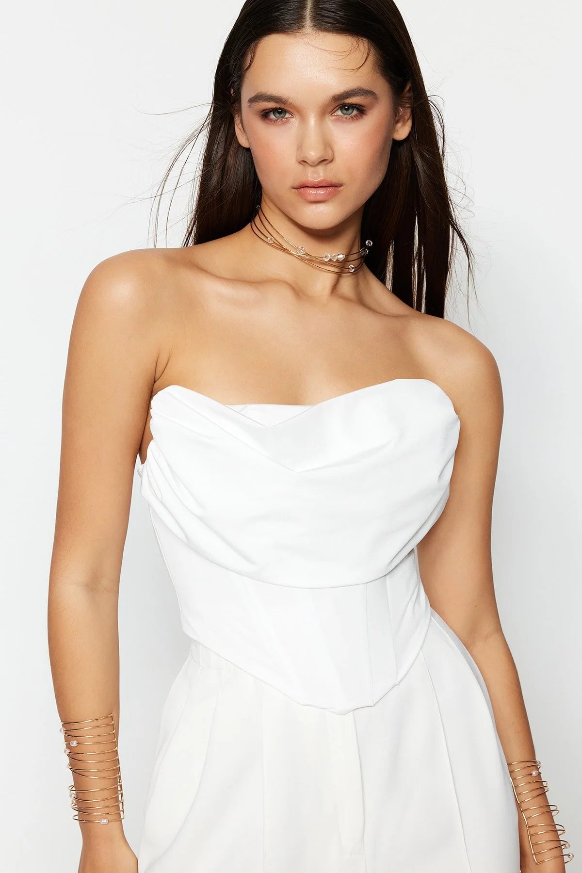 Trendyol Collection  Ecrufarbenes, detailliertes, gestricktes Satin-Bustier mit Bügeln TPRSS23BS00006