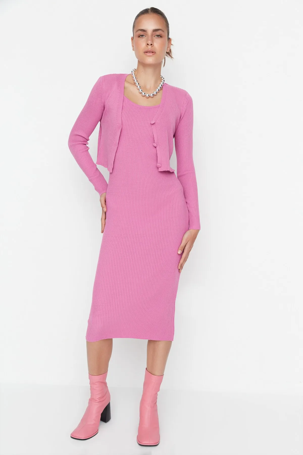 Trendyol Collection  Rosa tailliertes Midi-Strick-Cardigan-Kleid-Set TWOSS21EL0208