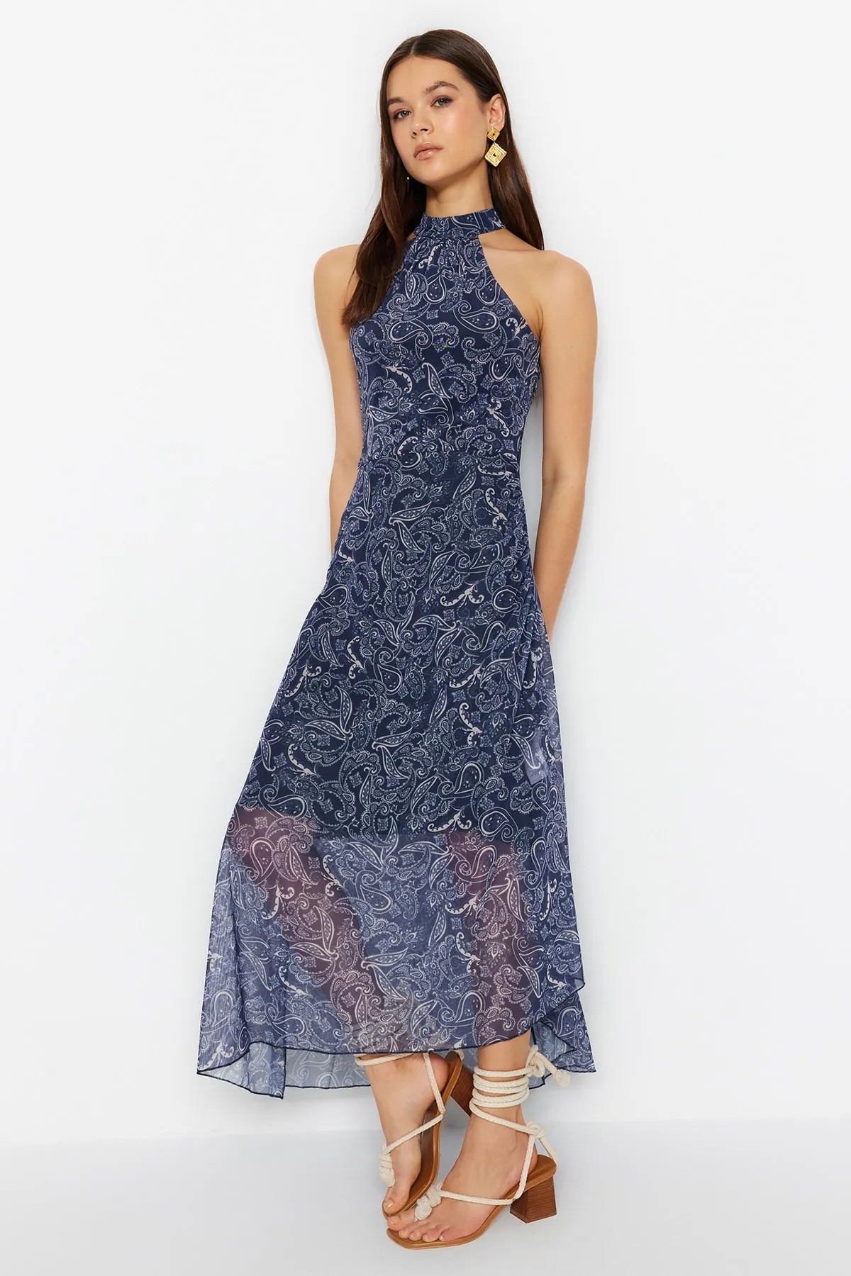 Trendyol Collection  Marineblaues Neckholder-Midikleid aus bedrucktem Tüll TWOSS23EL02214
