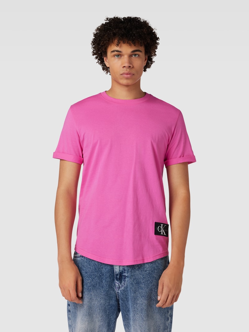T-Shirt mit Label-Patch in pink