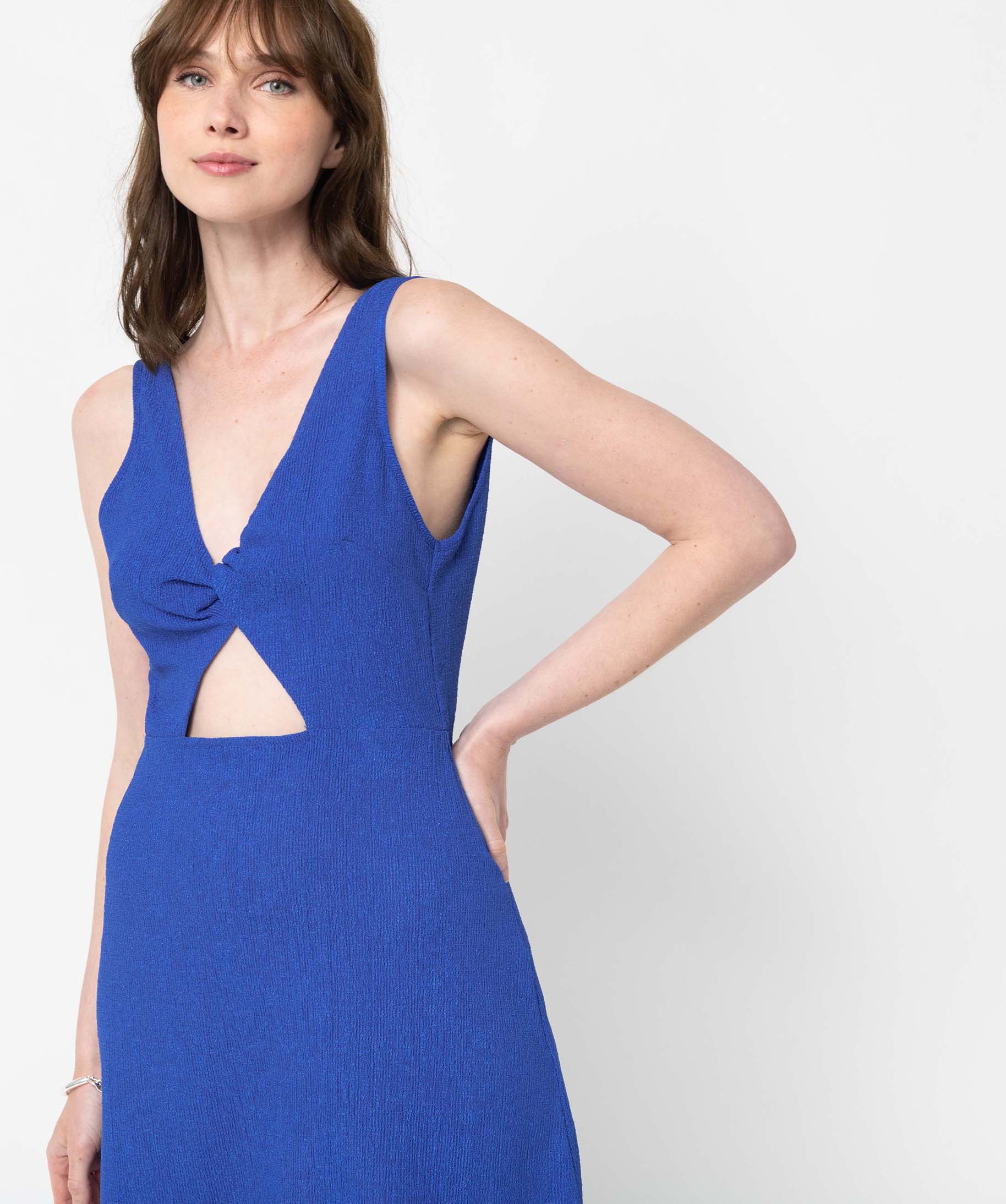 Robe femme en maille texturée ouverte sur l’avant bleu | GEMO