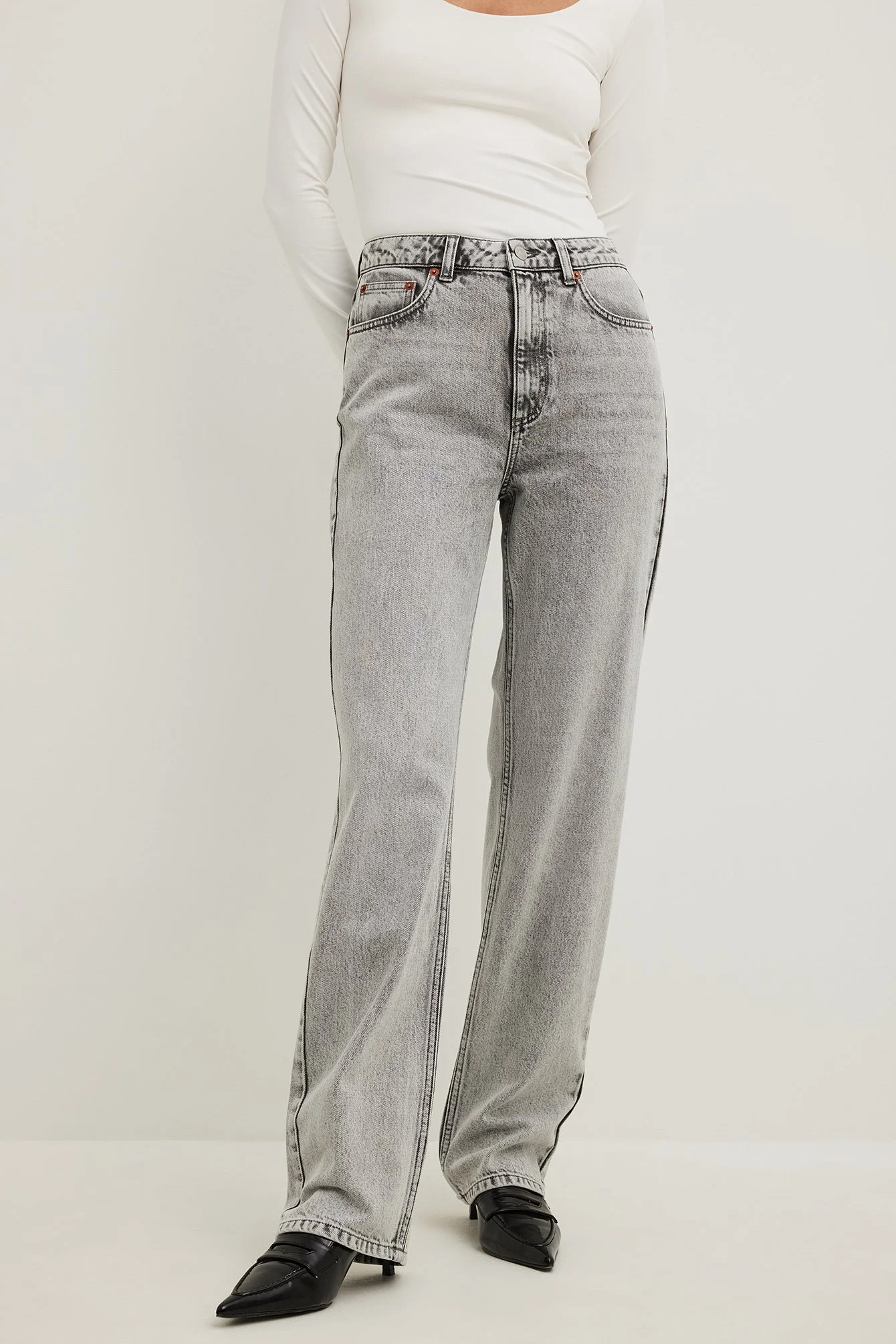 Gerade geschnittene Jeans mit hoher Taille