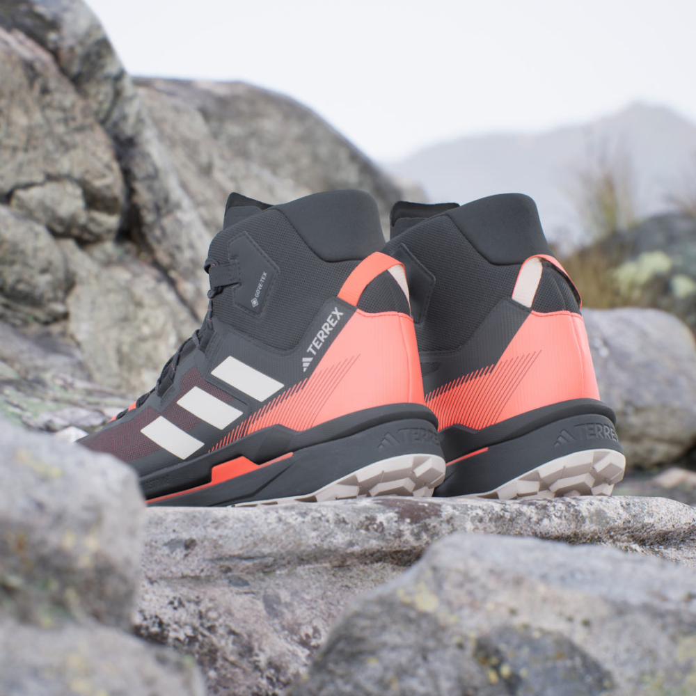 adidas Skychaser Tech ID3426 / schwarz