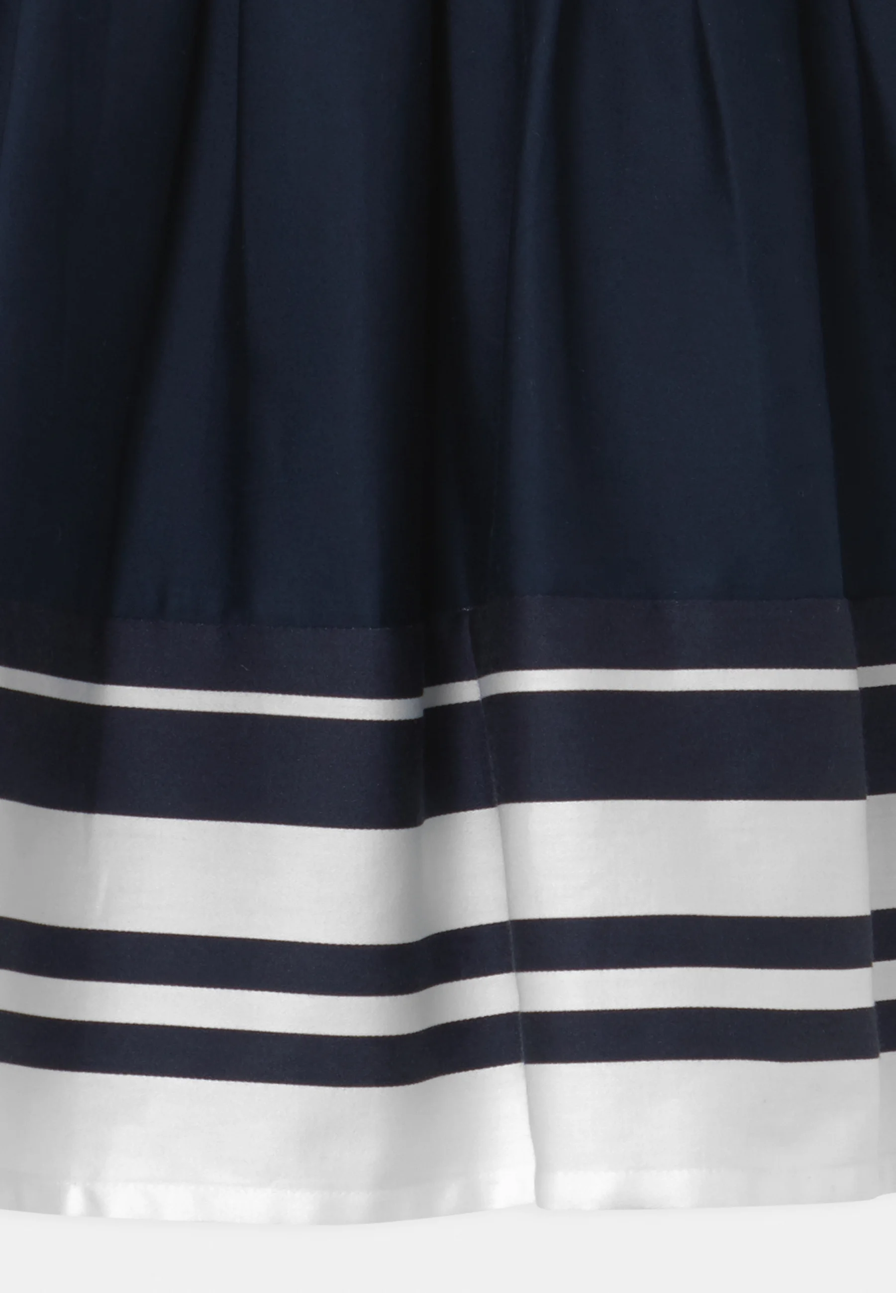 vestido elegante para niñas felices