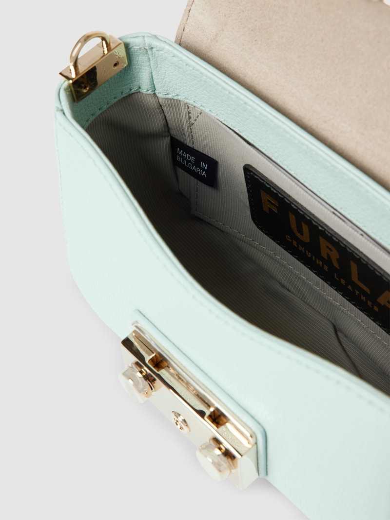 Umhängetasche mit Label-Detail Modell 'METROPOLIS' in mint